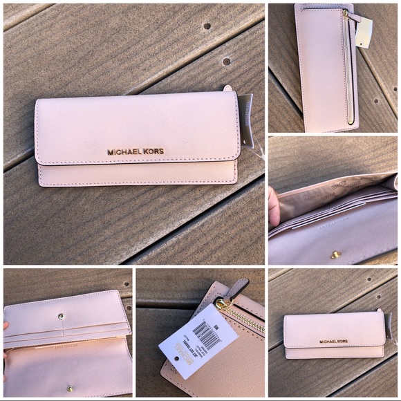Michael Kors Handbags - Authentic NWT Michael Kors jet set flat wallet
